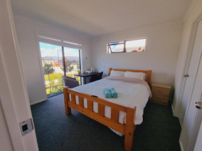 The Red Door Homestay, Hamilton